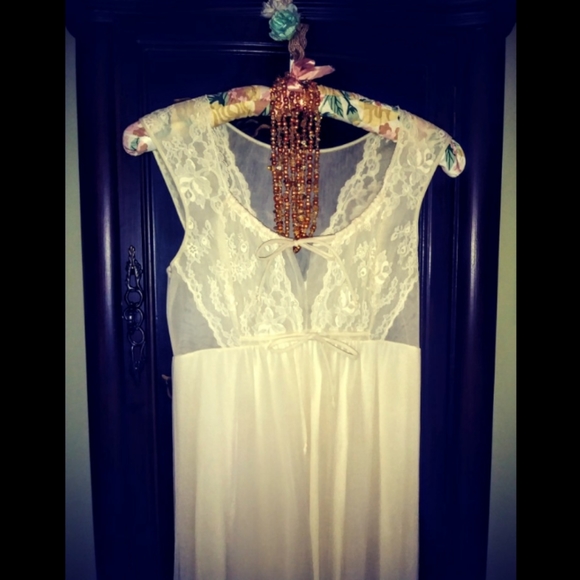 🤍 Vintage 1970s Bridal Ivory Lace Peignoir Nightgown — Old Hollywood Silhouette - Picture 3 of 9